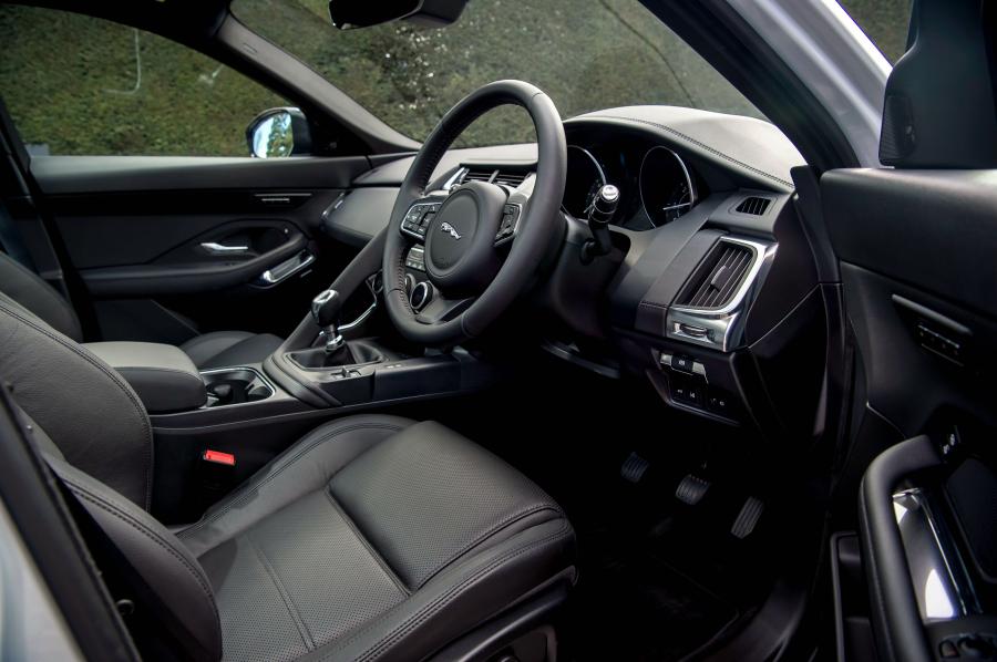 Интерьер Jaguar E-Pace D150 2018 года  (UK) (фото 35 из 39)